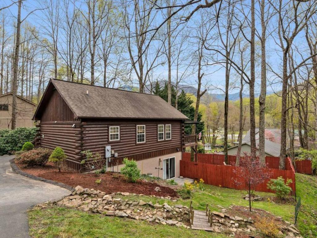 Soco Serene Cabin In The Heart Of Maggie Valley Exterior photo
