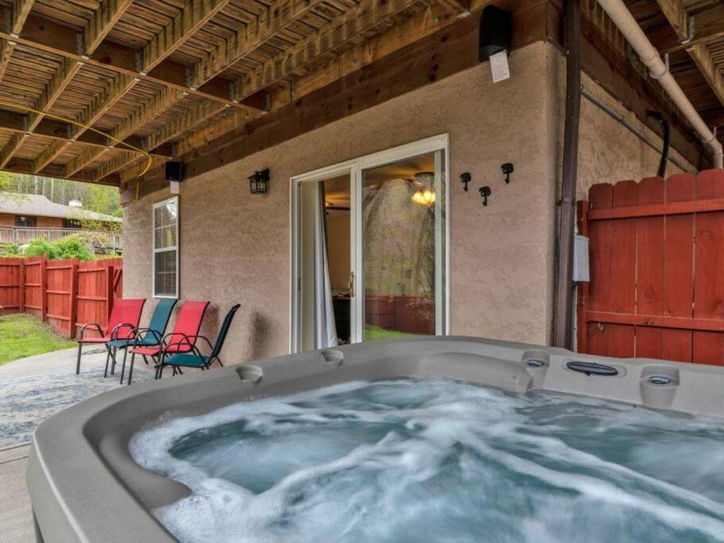 Soco Serene Cabin In The Heart Of Maggie Valley Exterior photo
