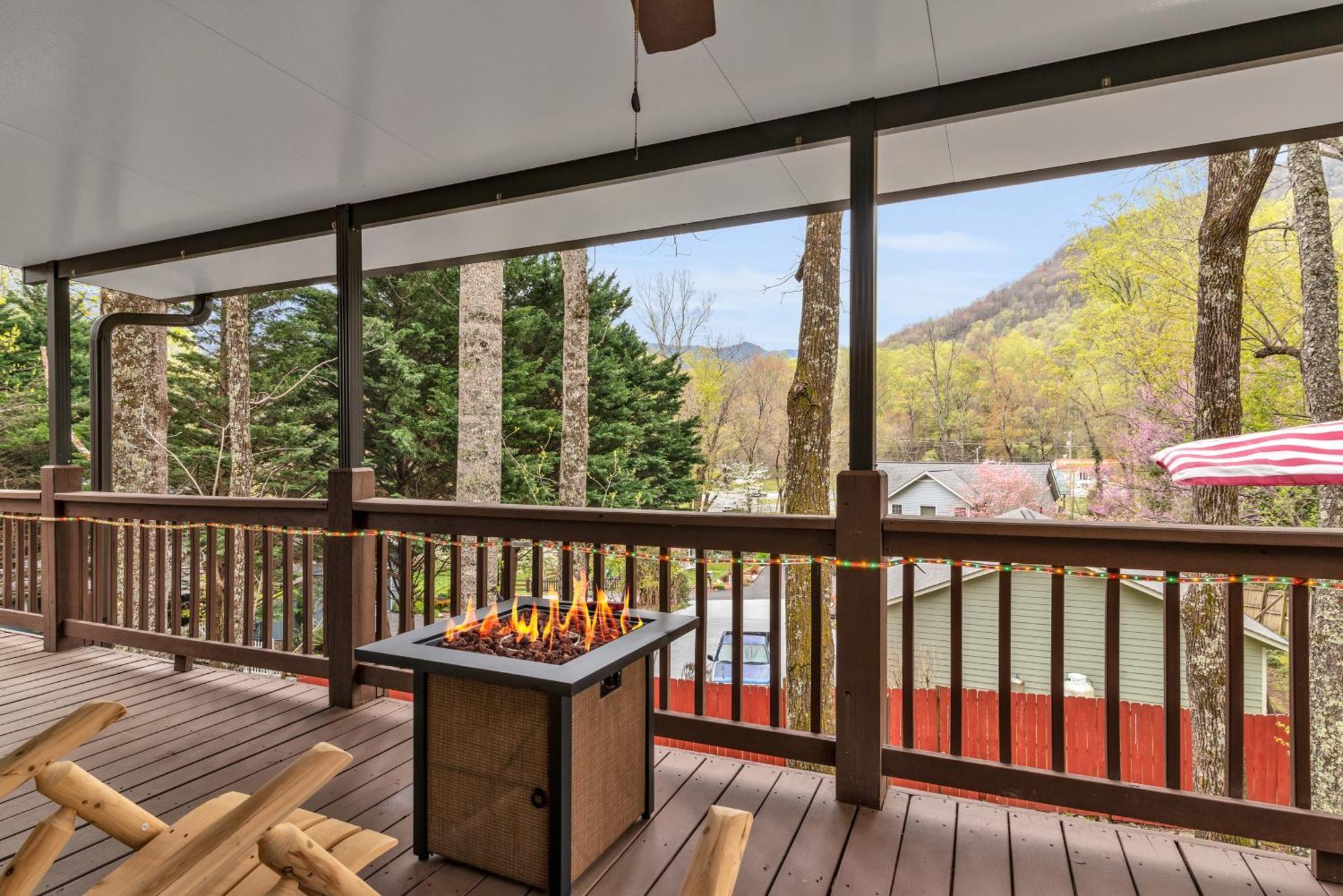 Soco Serene Cabin In The Heart Of Maggie Valley Exterior photo